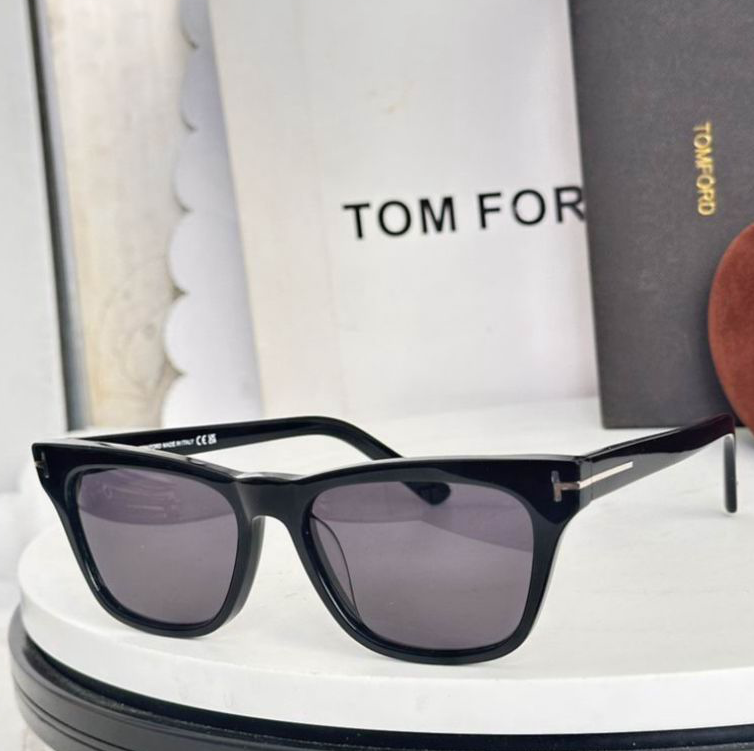 Tom Ford "Arnaud" (FT0625) Sunglasses